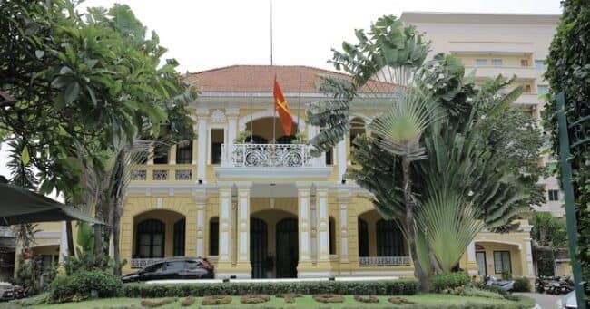 Một biệt thự cổ còn được giữ lại nguyên vẹn kiến trúc ngày đầu trên đường Nam Kỳ Khởi Nghĩa, quận 3.