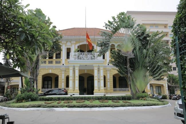 Một biệt thự cổ còn được giữ lại nguyên vẹn kiến trúc ngày đầu trên đường Nam Kỳ Khởi Nghĩa, quận 3. Ảnh: Thành Hoa