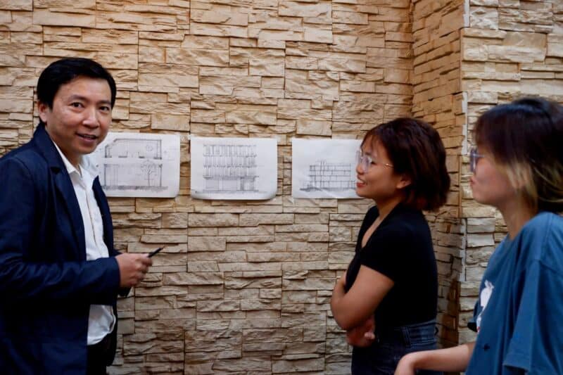 CEO Nguyễn Khiêm cùng các bạn sinh viên thực tập từ ĐH Việt-Đức