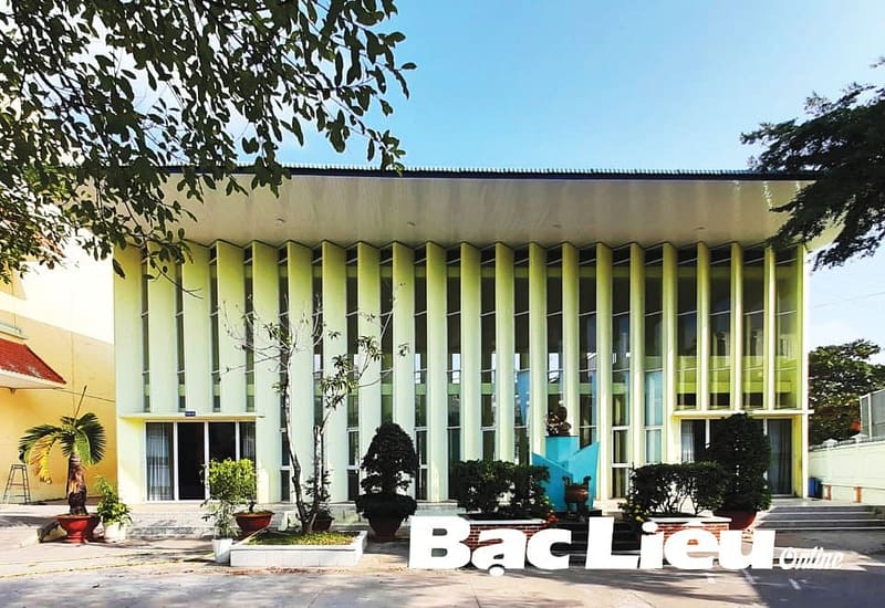 Traditional House of Vo Thi Sau Secondary School (Bac Lieu City) designed by Architect Khiem Nguyen.